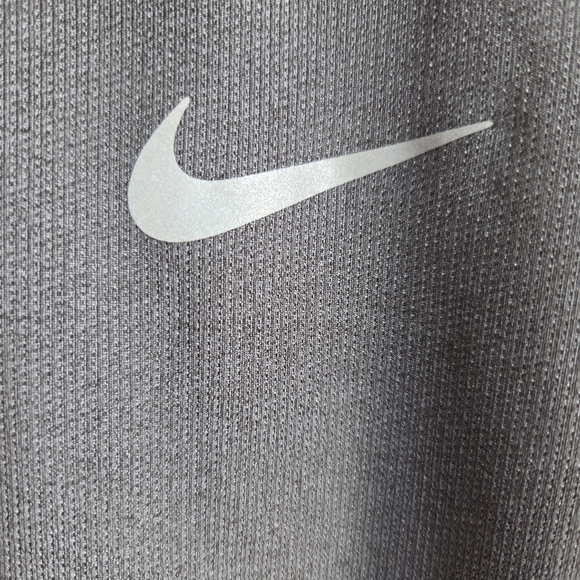 Nike MensGray and Black Performance Jacket with Moisture-Wicking Fabric XL - Picture 4 of 6